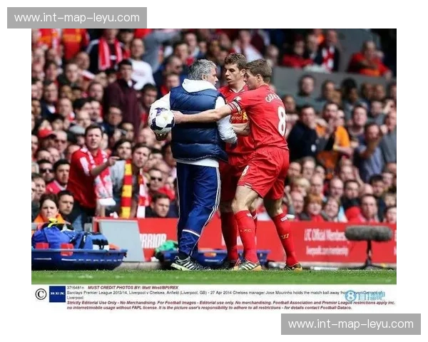 红蓝巅峰对决：安菲尔德的窒息与斯坦福桥的呐喊——利物浦与切尔西的恩怨情仇